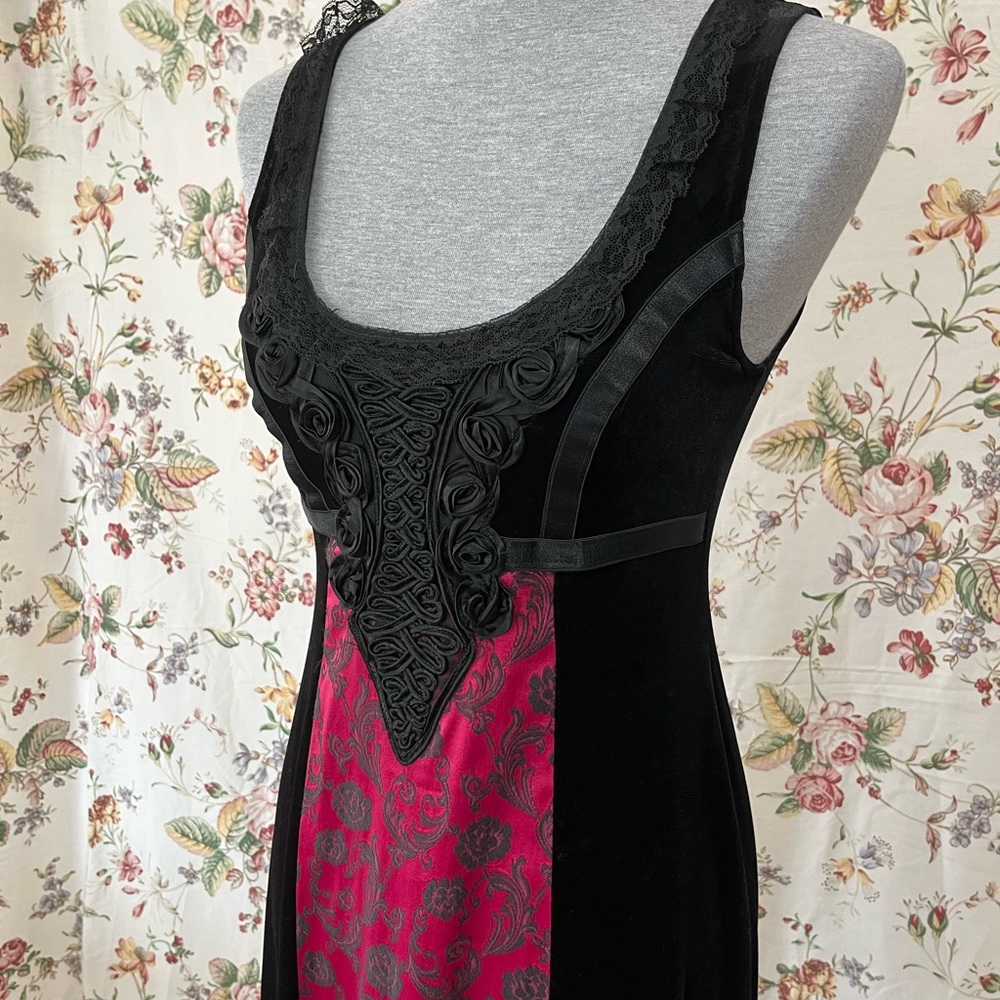 Witchy empire waist stretch black velvet 1990s vintage cykxtees dress